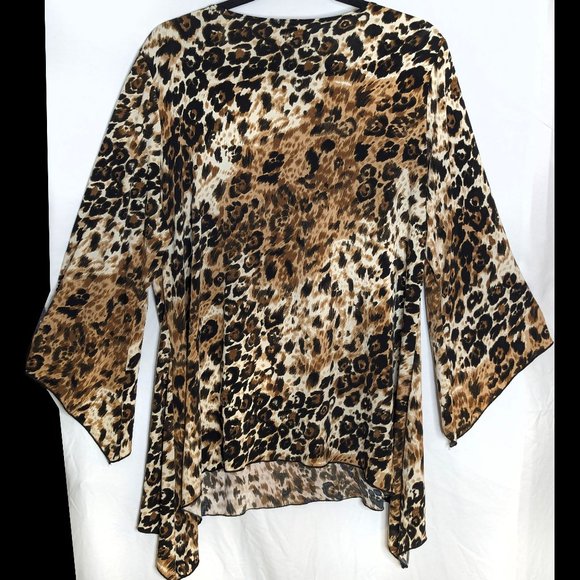 Fantastic FASHION BUG 18/20W 1X 2X * Leopard Print * Deep V-Neck Stretch Top - Picture 4 of 4